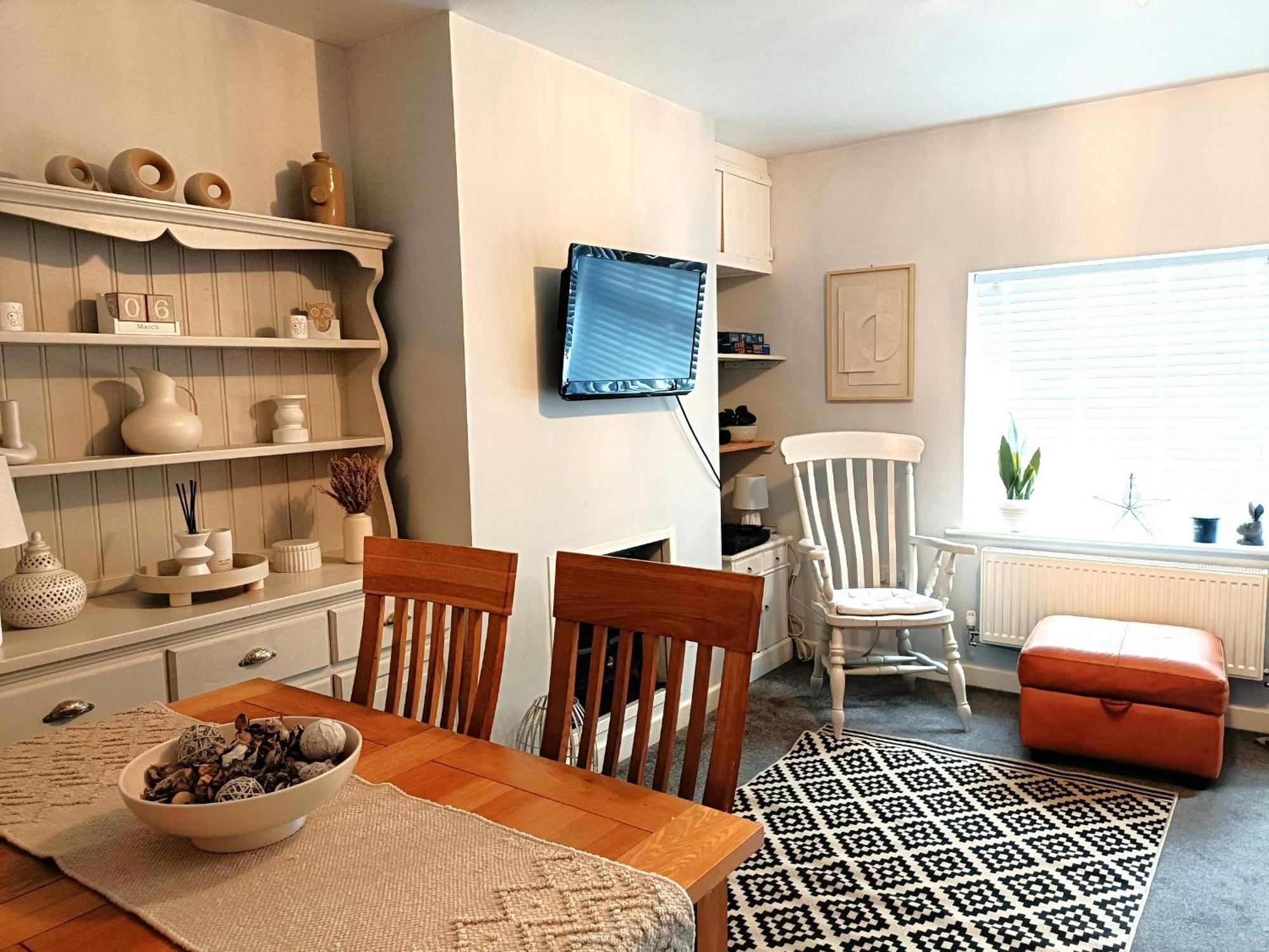 Charming Terrace Home In Whitchurch Kültér fotó