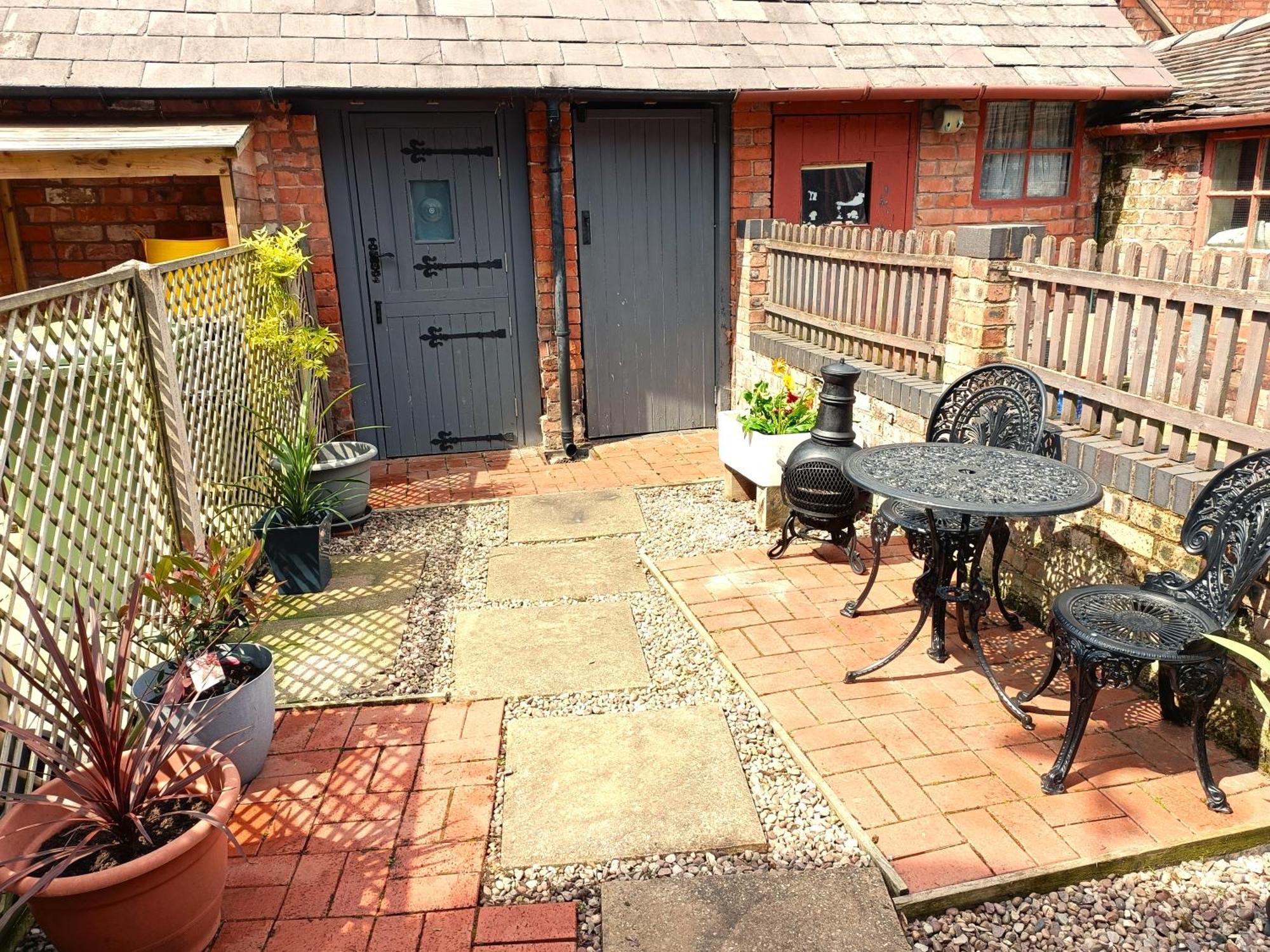 Charming Terrace Home In Whitchurch Kültér fotó